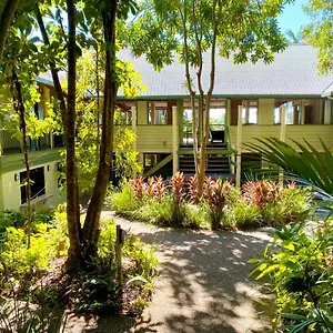 Hostel Jackaroo Treehouse Rainforest Retreat